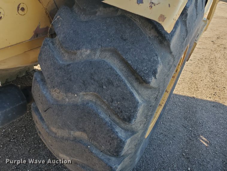 image for item IT9800 1978 Caterpillar 613B  water wagon