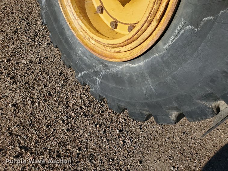 image for item IT9800 1978 Caterpillar 613B  water wagon