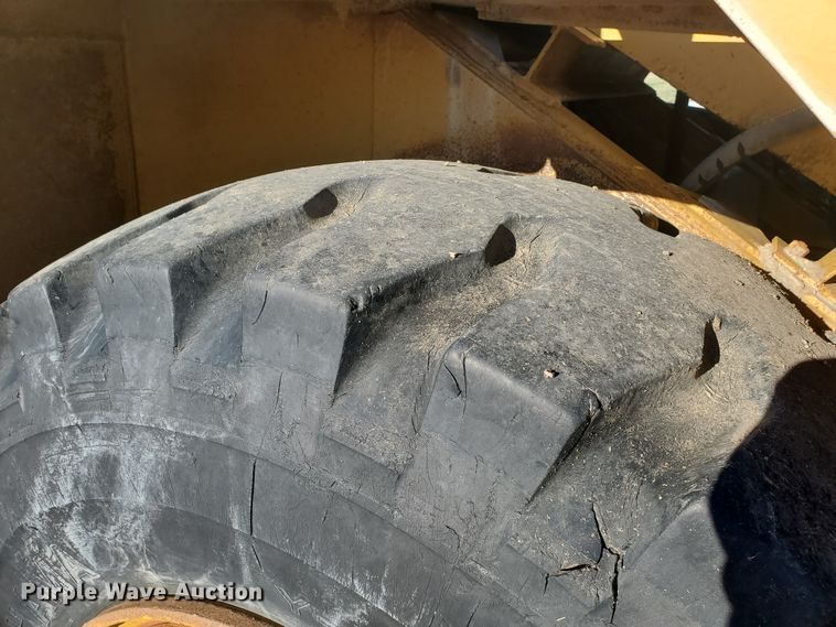 image for item IT9800 1978 Caterpillar 613B  water wagon