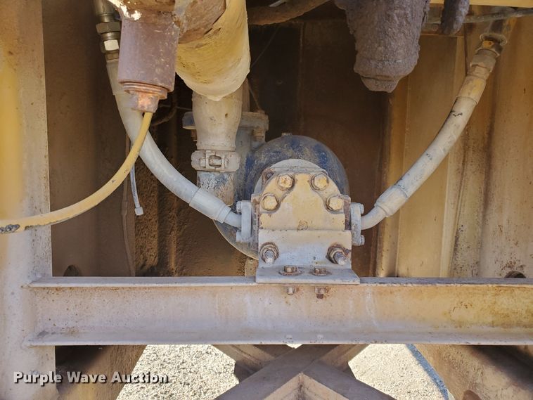 image for item IT9800 1978 Caterpillar 613B  water wagon