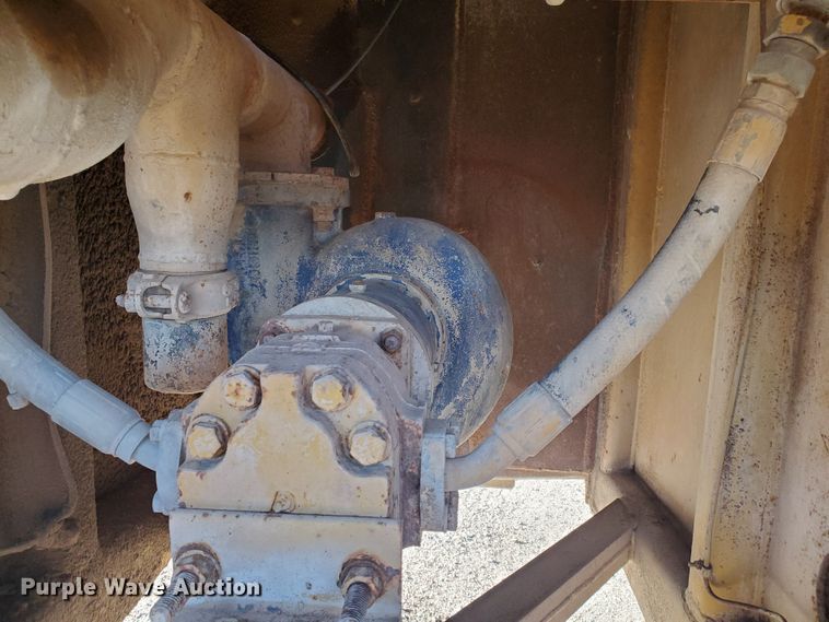 image for item IT9800 1978 Caterpillar 613B  water wagon