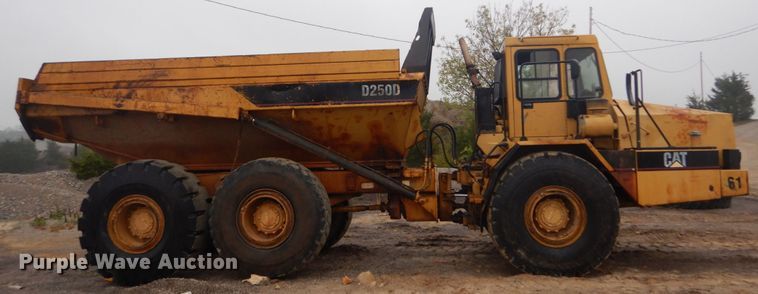 image for item IY9702 1993 Caterpillar D250D  haul truck