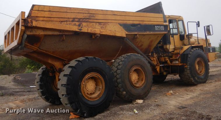 image for item IY9702 1993 Caterpillar D250D  haul truck