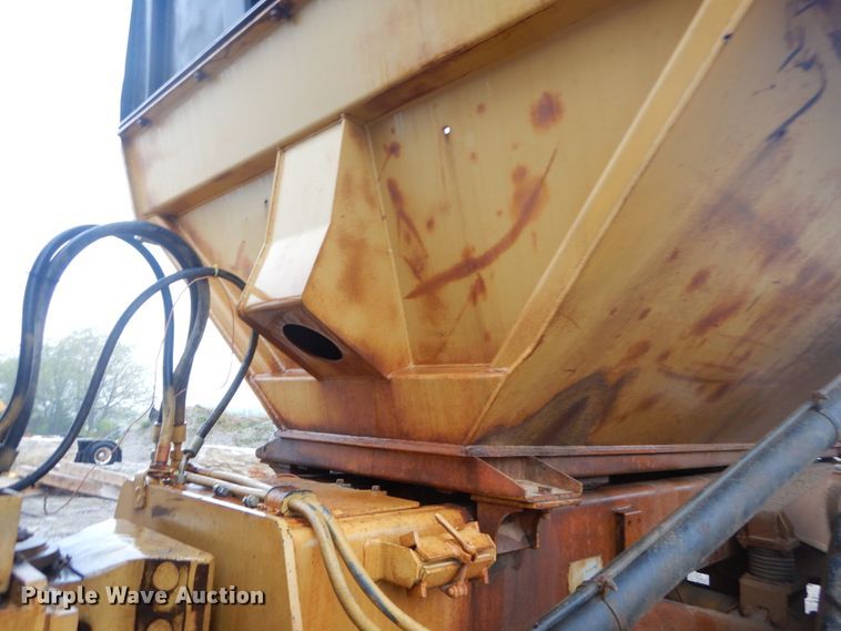 image for item IY9702 1993 Caterpillar D250D  haul truck