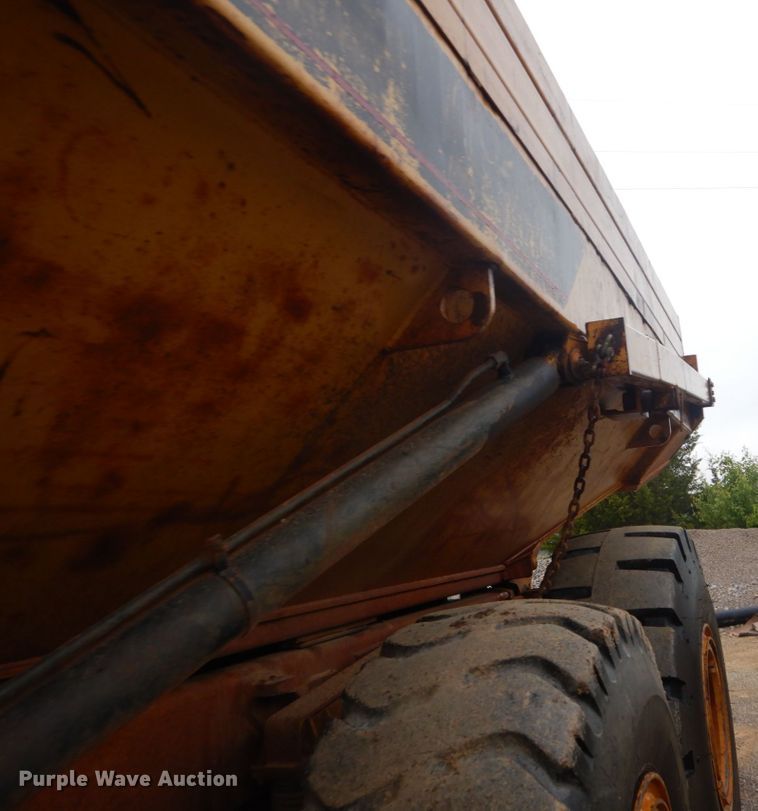 image for item IY9702 1993 Caterpillar D250D  haul truck