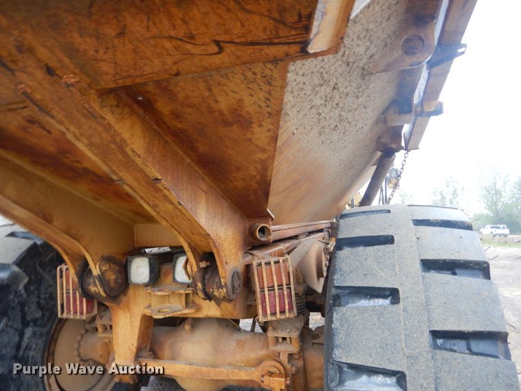 image for item IY9702 1993 Caterpillar D250D  haul truck