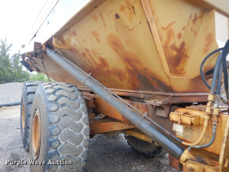 image for item IY9702 1993 Caterpillar D250D  haul truck