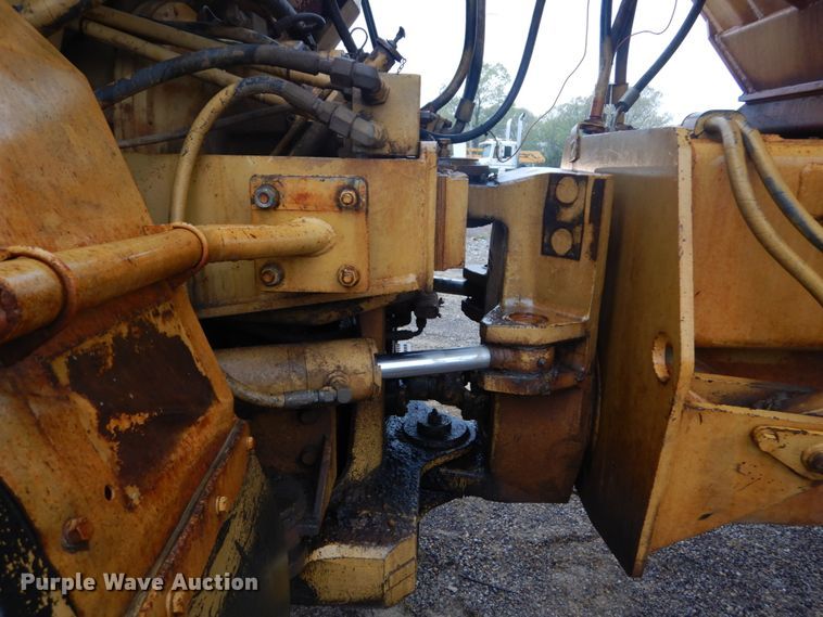 image for item IY9702 1993 Caterpillar D250D  haul truck