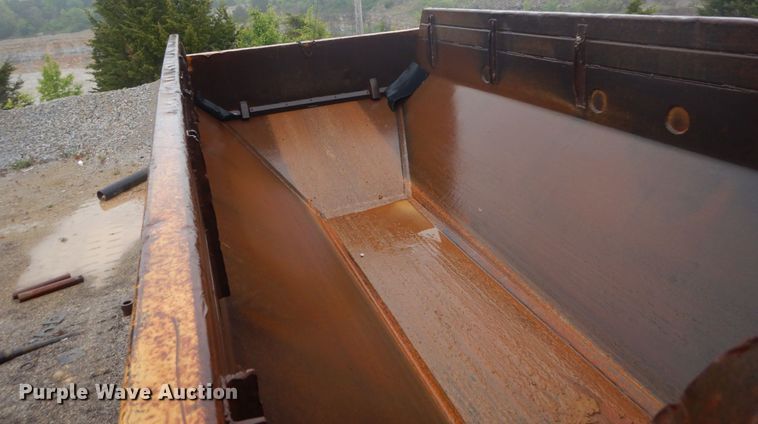 image for item IY9702 1993 Caterpillar D250D  haul truck