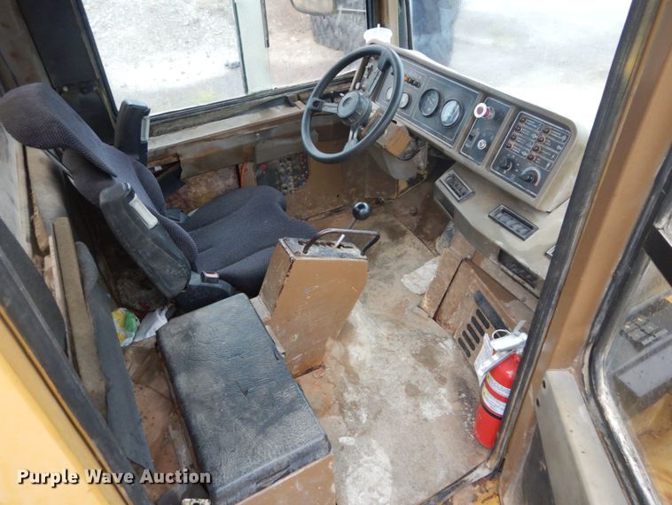 image for item IY9702 1993 Caterpillar D250D  haul truck