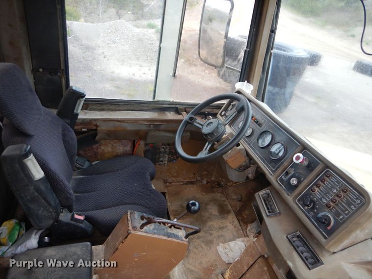 image for item IY9702 1993 Caterpillar D250D  haul truck