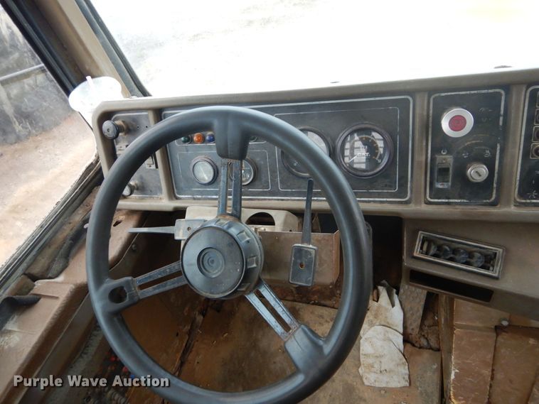 image for item IY9702 1993 Caterpillar D250D  haul truck