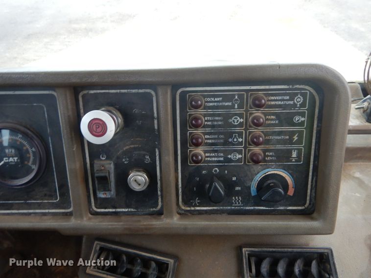 image for item IY9702 1993 Caterpillar D250D  haul truck