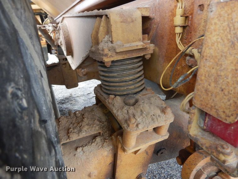 image for item IY9702 1993 Caterpillar D250D  haul truck