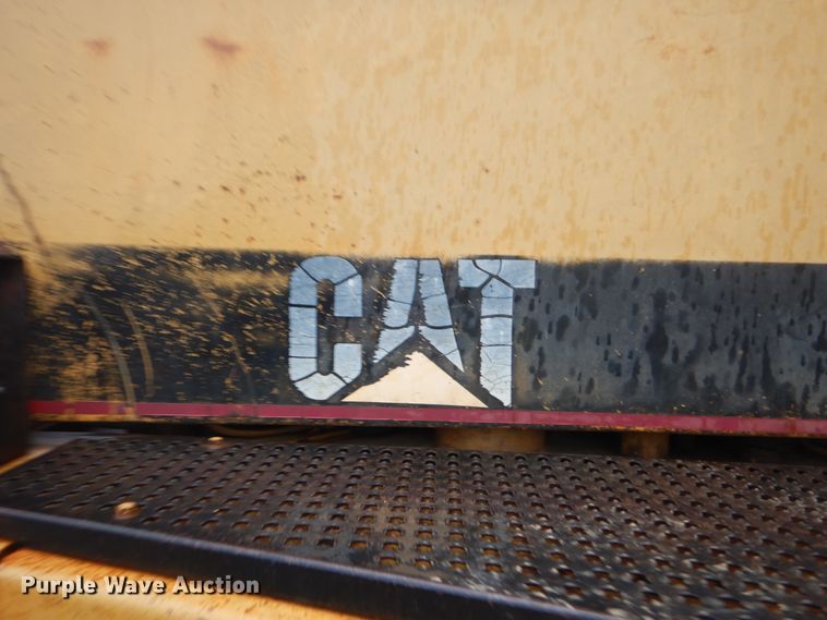 image for item IY9702 1993 Caterpillar D250D  haul truck