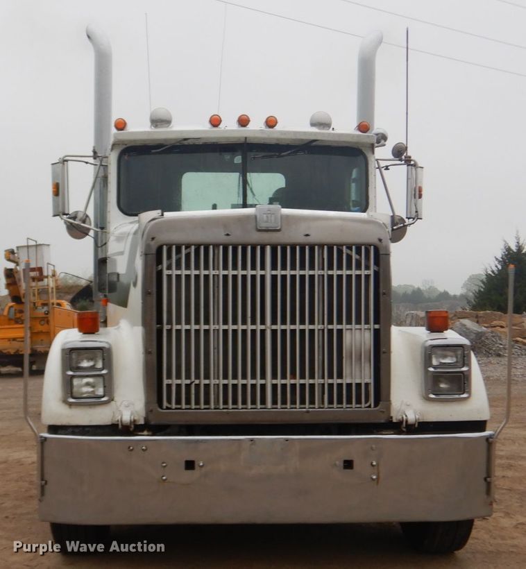 image for item IY9703 1985 International F9370  semi truck