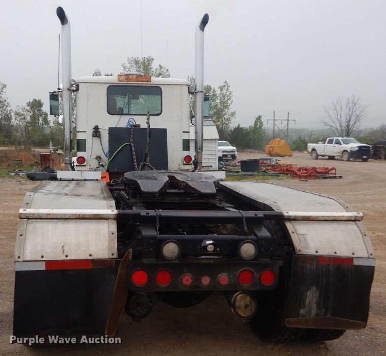 image for item IY9703 1985 International F9370  semi truck