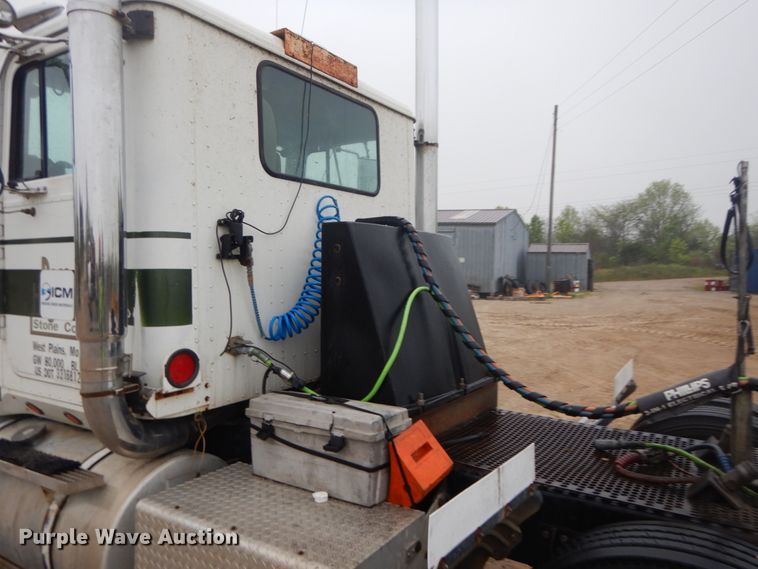 image for item IY9703 1985 International F9370  semi truck