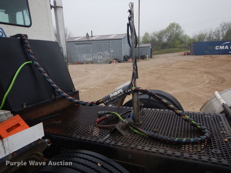 image for item IY9703 1985 International F9370  semi truck