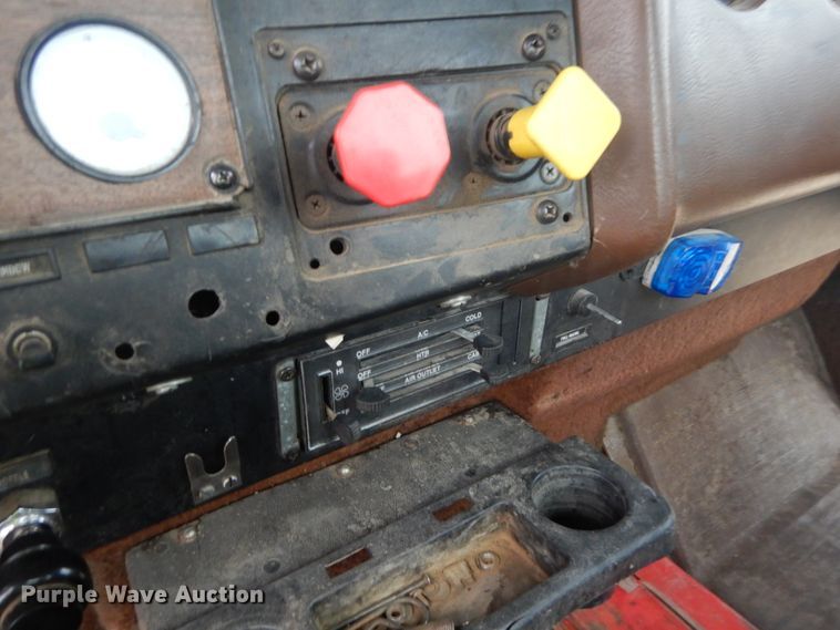 image for item IY9703 1985 International F9370  semi truck