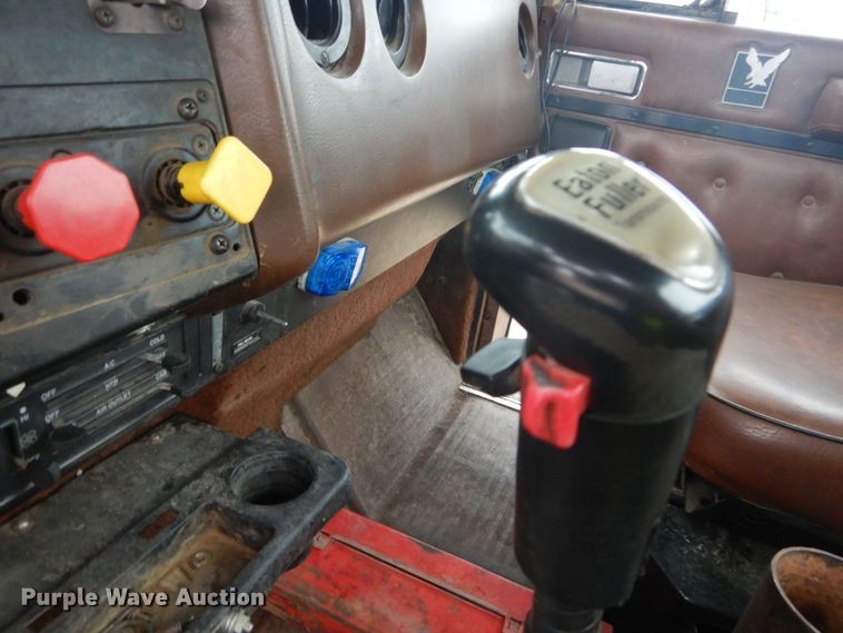 image for item IY9703 1985 International F9370  semi truck