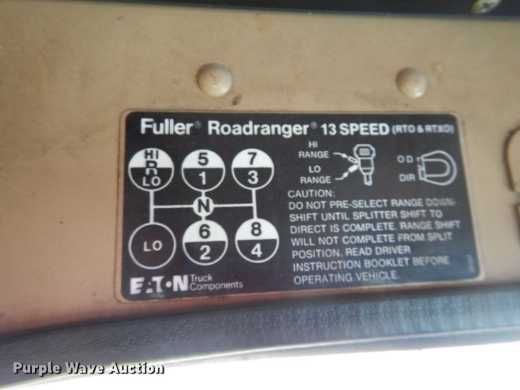 image for item IY9703 1985 International F9370  semi truck