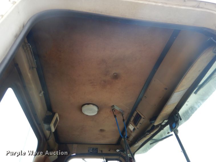 image for item IY9703 1985 International F9370  semi truck