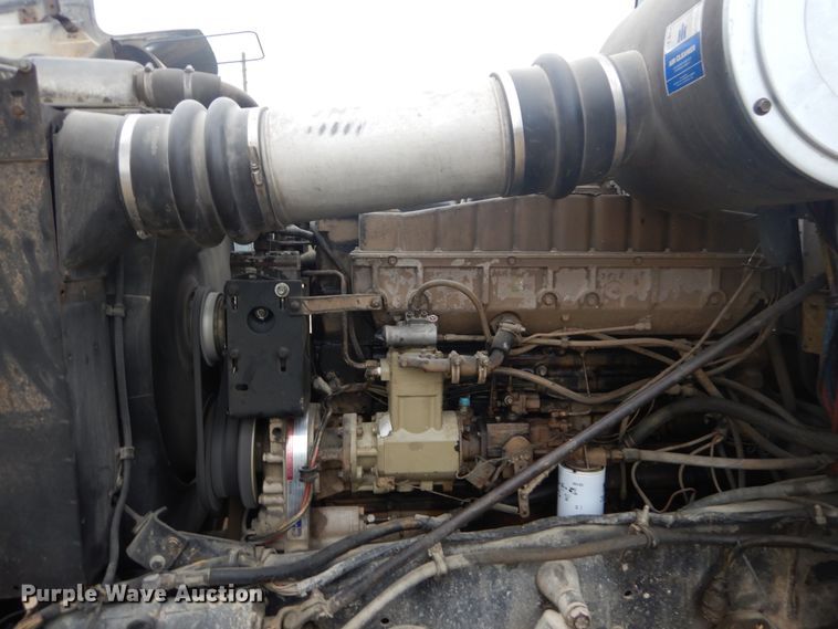 image for item IY9703 1985 International F9370  semi truck