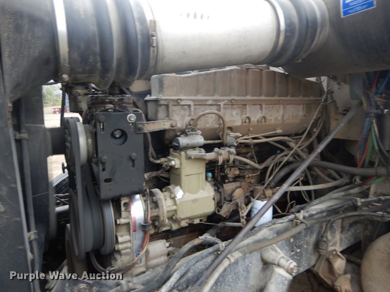 image for item IY9703 1985 International F9370  semi truck