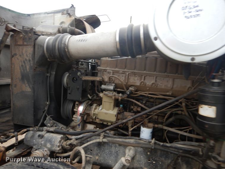 image for item IY9703 1985 International F9370  semi truck