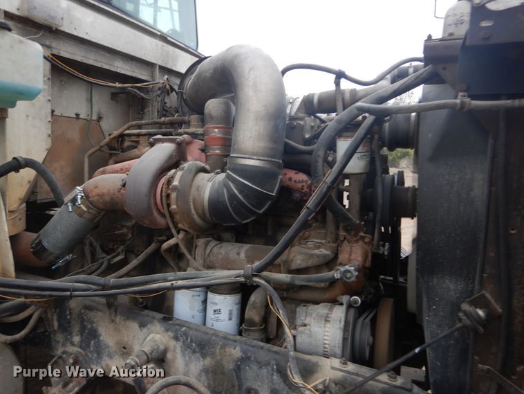 image for item IY9703 1985 International F9370  semi truck