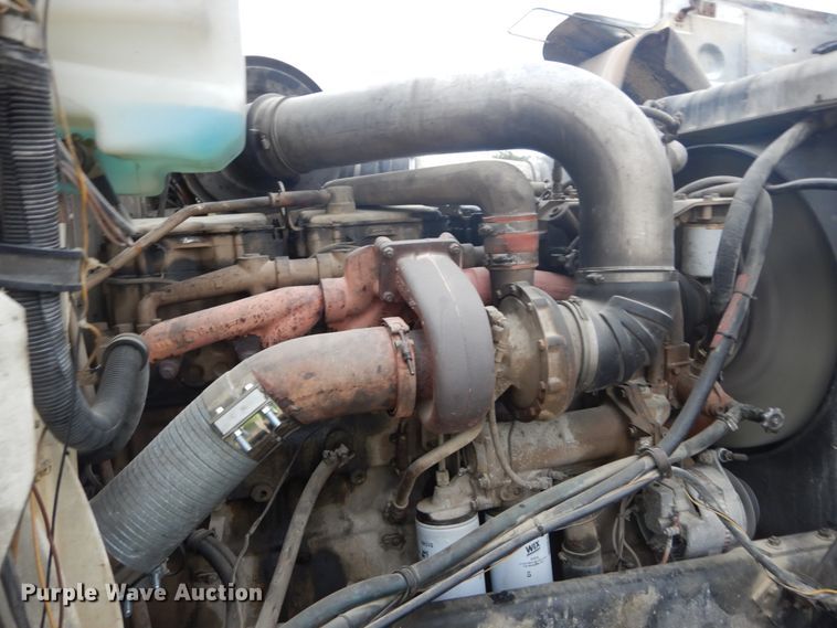 image for item IY9703 1985 International F9370  semi truck