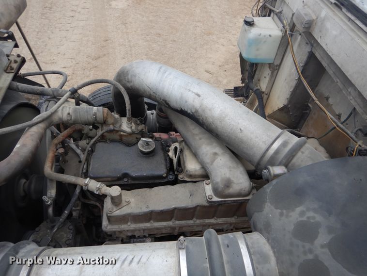 image for item IY9703 1985 International F9370  semi truck