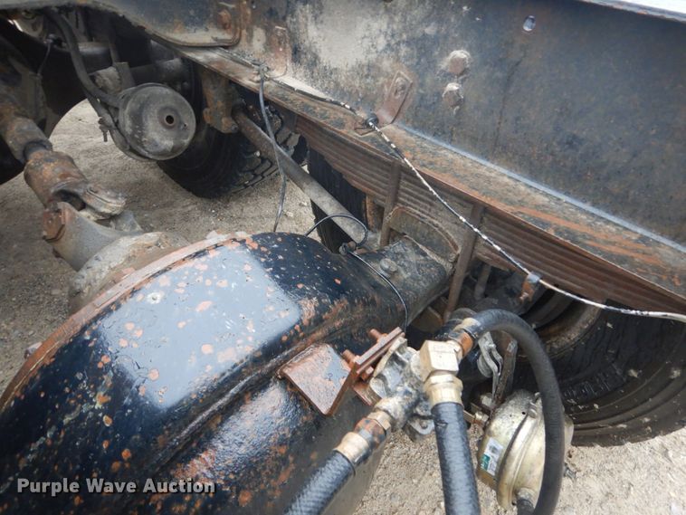 image for item IY9703 1985 International F9370  semi truck