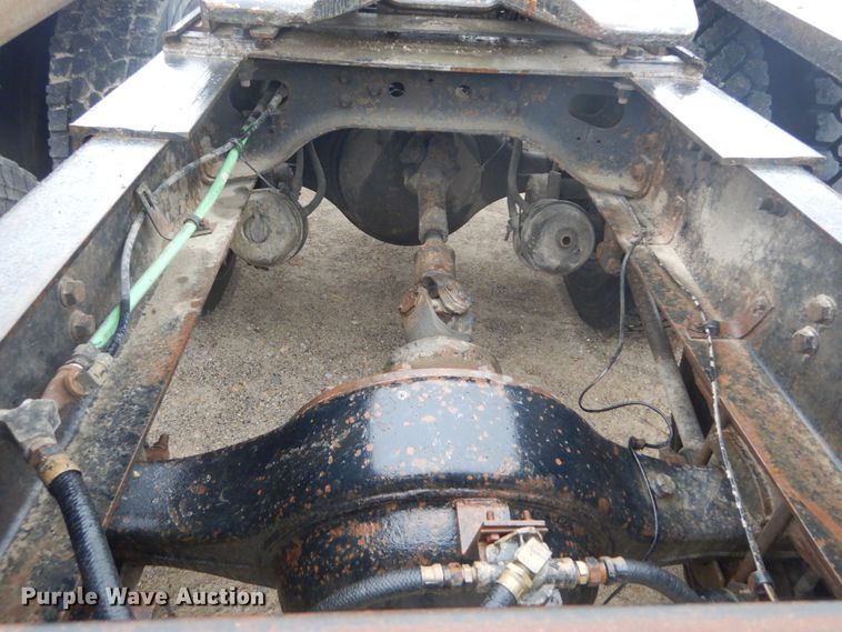 image for item IY9703 1985 International F9370  semi truck