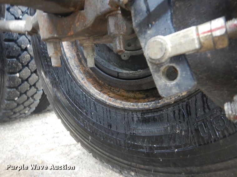 image for item IY9703 1985 International F9370  semi truck