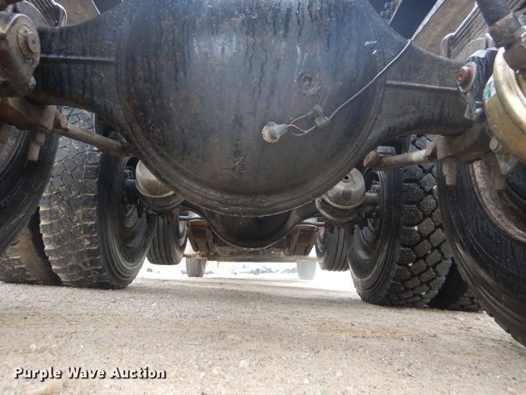 image for item IY9703 1985 International F9370  semi truck