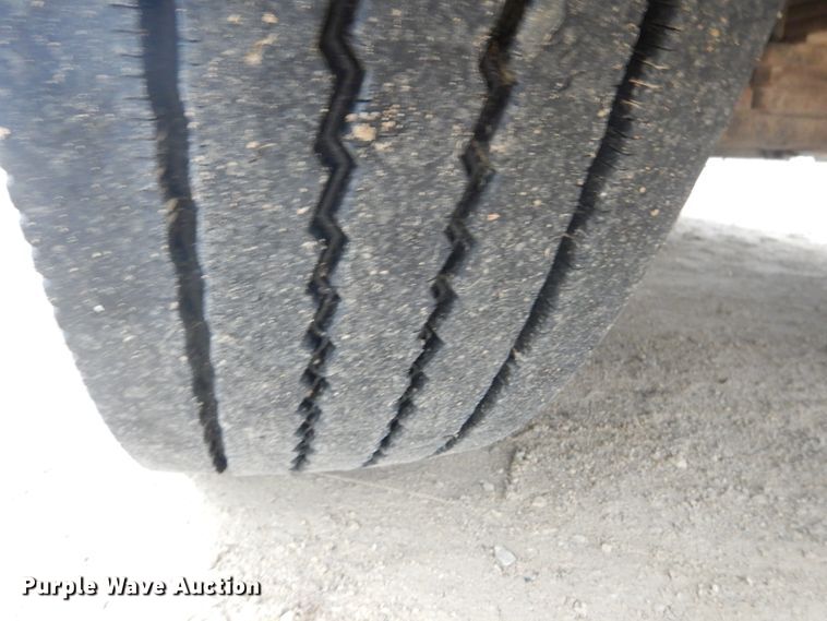 image for item IY9703 1985 International F9370  semi truck