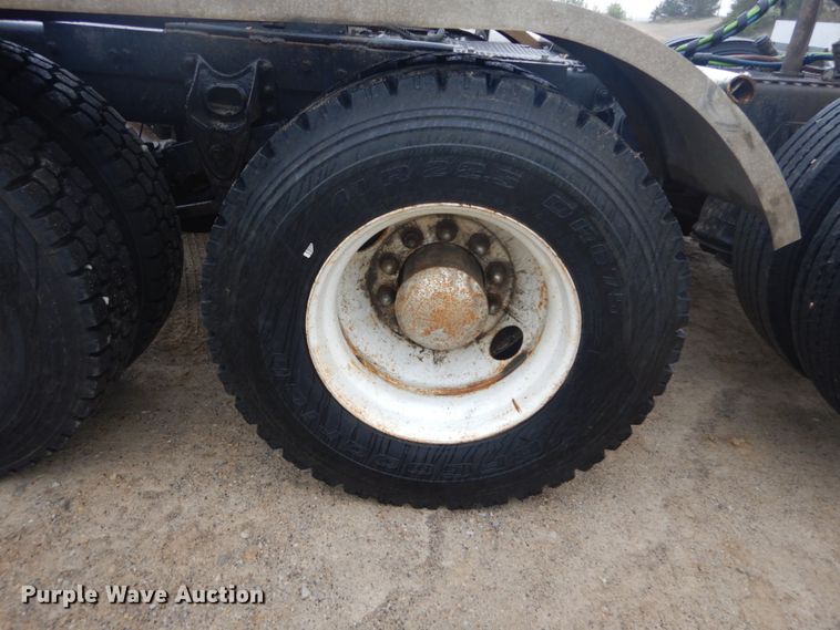 image for item IY9703 1985 International F9370  semi truck