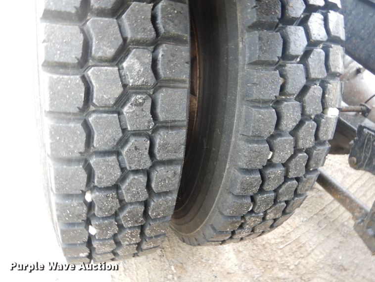 image for item IY9703 1985 International F9370  semi truck