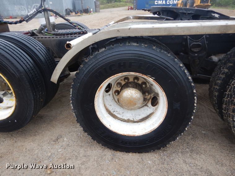 image for item IY9703 1985 International F9370  semi truck