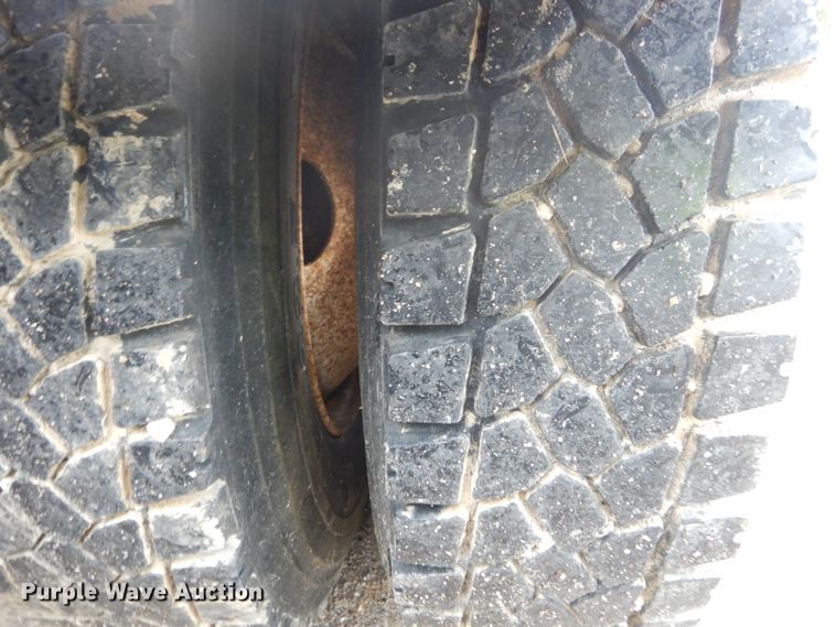 image for item IY9703 1985 International F9370  semi truck