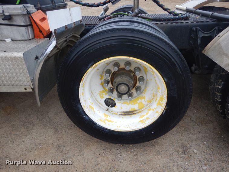 image for item IY9703 1985 International F9370  semi truck