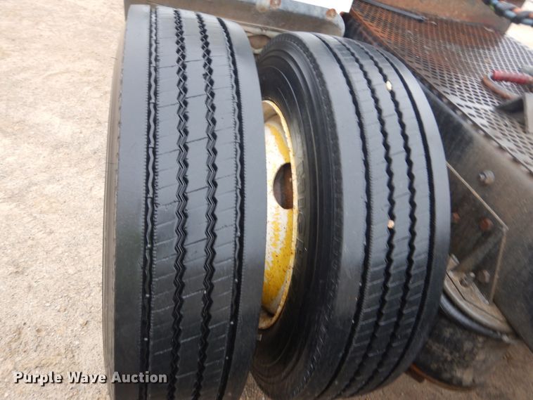 image for item IY9703 1985 International F9370  semi truck