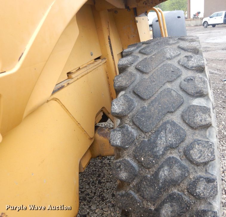 image for item IY9705 2001 Caterpillar 924GZ  wheel loader