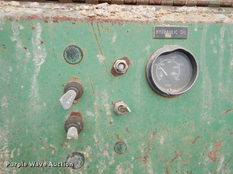 image for item IY9710 1990 Barber Greene BG750  road widener