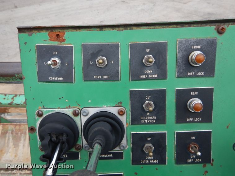 image for item IY9710 1990 Barber Greene BG750  road widener