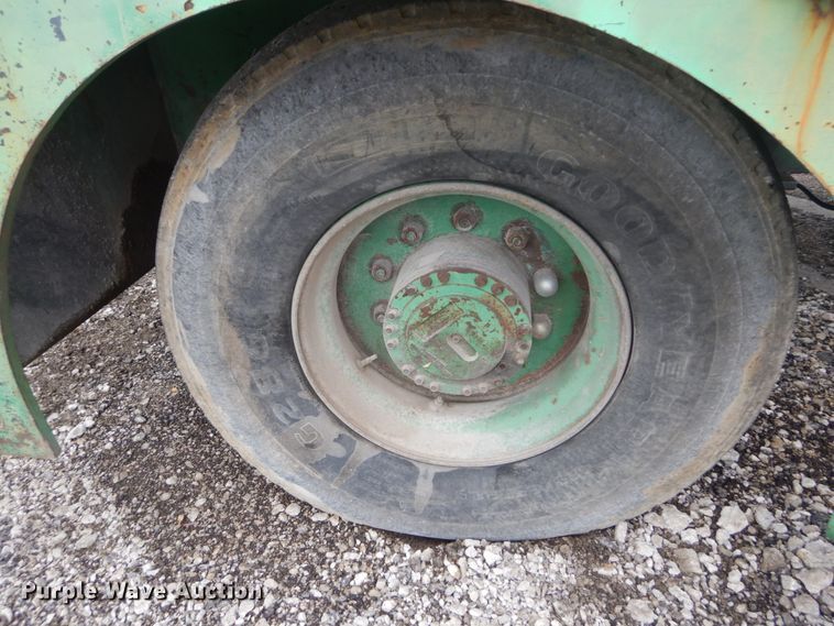 image for item IY9710 1990 Barber Greene BG750  road widener