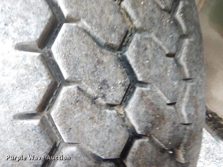 image for item IY9710 1990 Barber Greene BG750  road widener