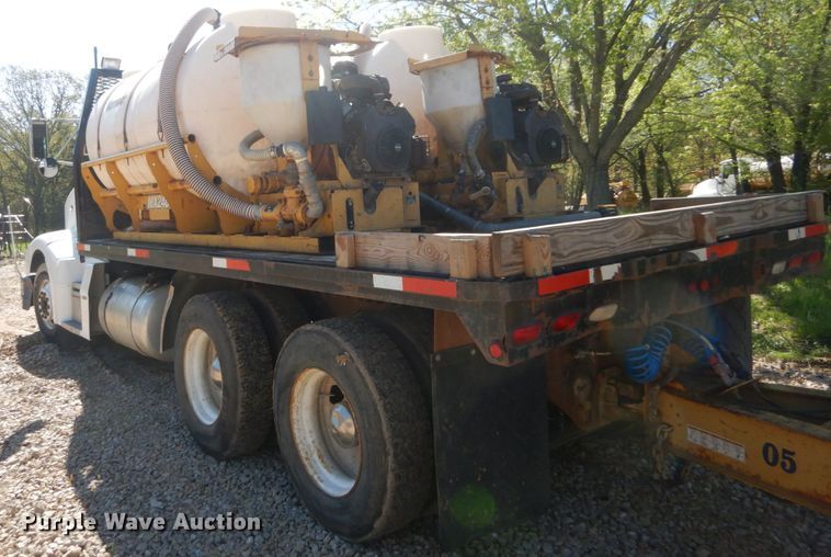 image for item IY9714 1998 Peterbilt 377  flatbed truck